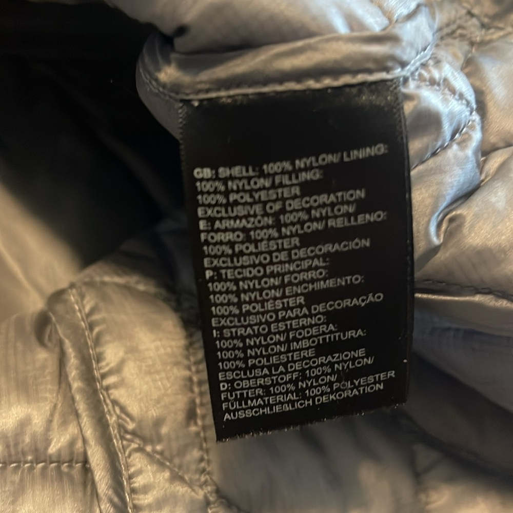 The North Face Silver Thermoball Trekker Puffer Quilted Vest - Picture 8 of 8